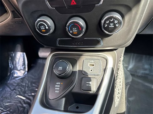 Used 2018 Jeep Compass Latitude image 24
