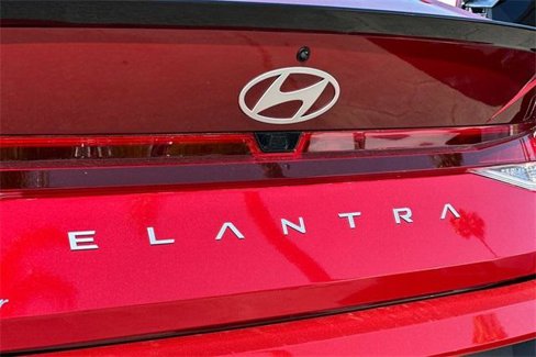 Used 2025 Hyundai Elantra Sport image 27