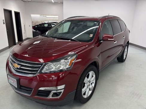 Used 2017 Chevrolet Traverse LT w/ Style and Technology Package image 4