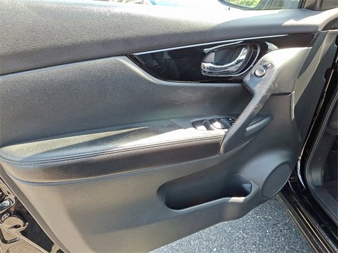 Used 2021 Nissan Rogue Sport SV image 14