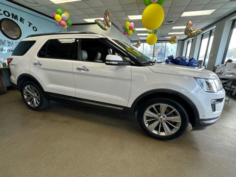 Used 2019 Ford Explorer Limited w/ Ford Safe & Smart Package image 11