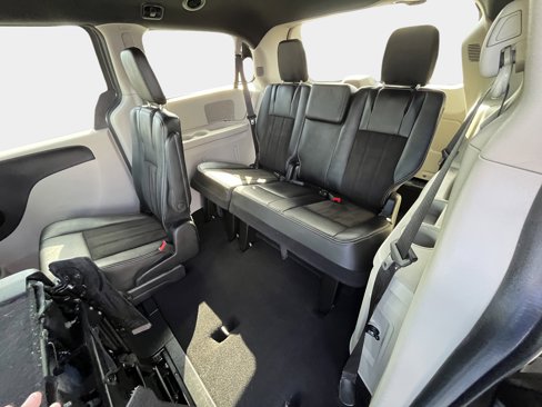Used 2020 Dodge Grand Caravan SXT image 12
