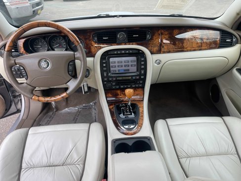 Used 2006 Jaguar XJ8 L image 14