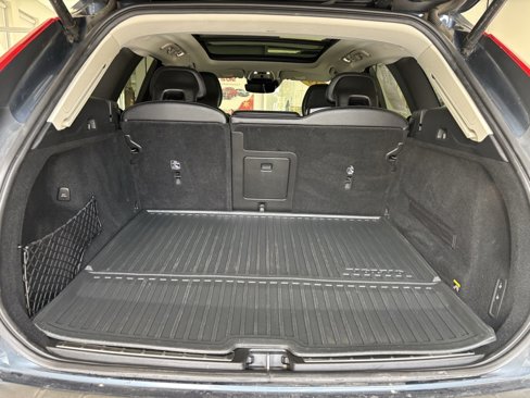 Used 2019 Volvo XC60 T8 Momentum w/ Premium Package image 24