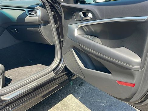 Used 2025 Genesis G70 2.5T image 32