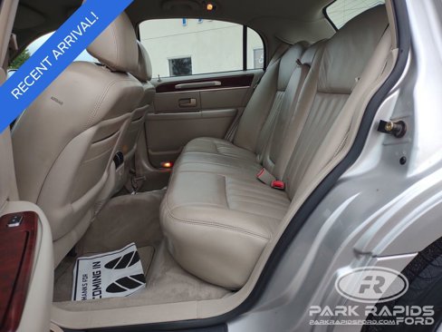 Used 2004 Lincoln Town Car Signature image 31