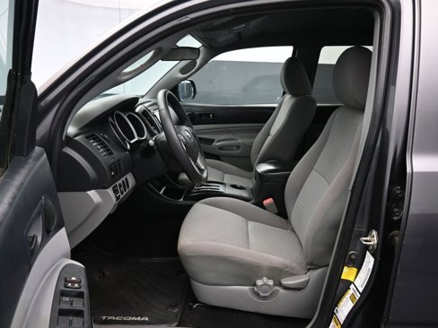 Used 2014 Toyota Tacoma PreRunner image 10