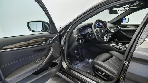 Certified 2021 BMW 530i w/ Convenience Package image 21