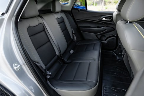 Used 2024 Chevrolet Trax ACTIV w/ Sunroof Package image 35