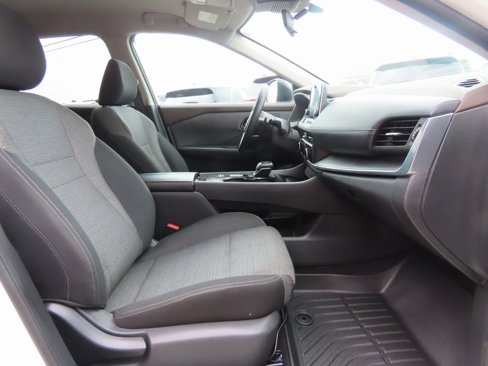 Used 2022 Nissan Rogue S image 9