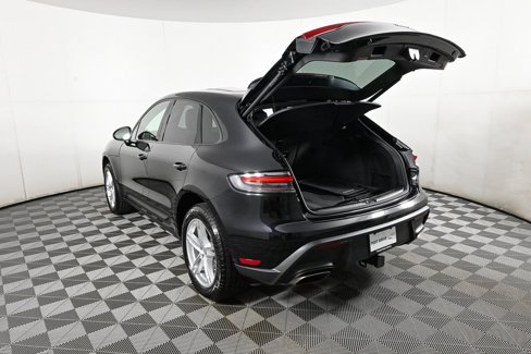 Certified 2025 Porsche Macan image 32