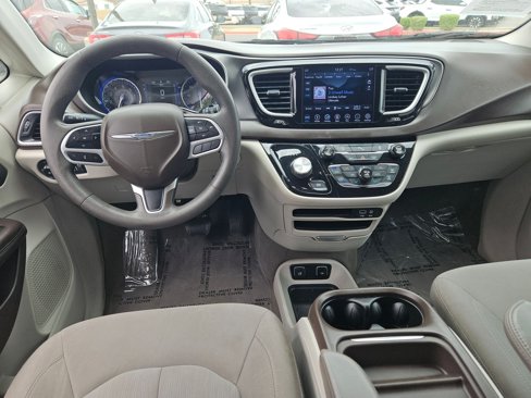Used 2018 Chrysler Pacifica Touring Plus image 16