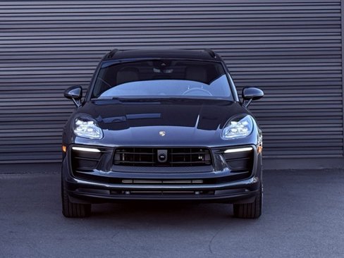 Certified 2025 Porsche Macan image 9