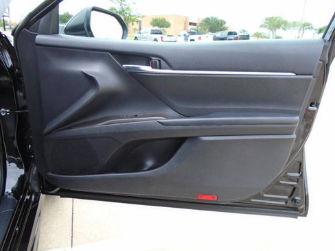 Used 2021 Toyota Camry SE image 31