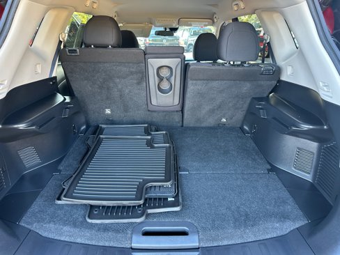 Used 2020 Nissan Rogue SV w/ Premium Package image 18