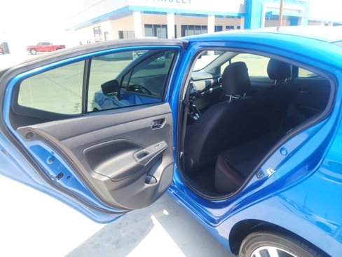 Used 2022 Nissan Versa SR image 18