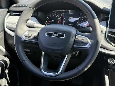 Used 2024 Jeep Compass Latitude image 21