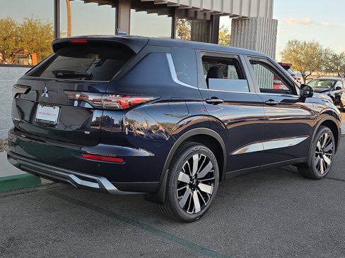 New 2025 Mitsubishi Outlander SE image 4