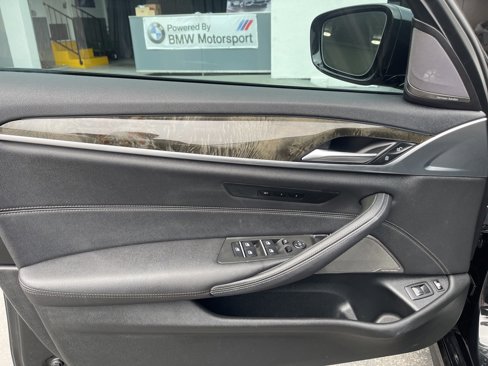 Used 2022 BMW 530e w/ Premium Package image 15