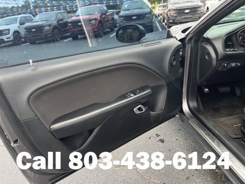 Used 2015 Dodge Challenger SXT image 5