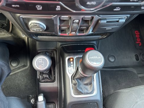 Used 2022 Jeep Gladiator Sport image 29