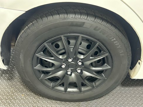Used 2010 Toyota Camry image 19