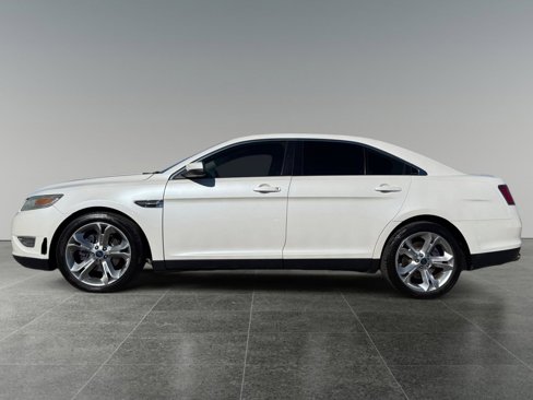 Used 2010 Ford Taurus SHO image 2