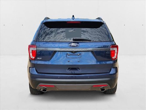 Used 2017 Ford Explorer XLT w/ Equipment Group 202A image 7