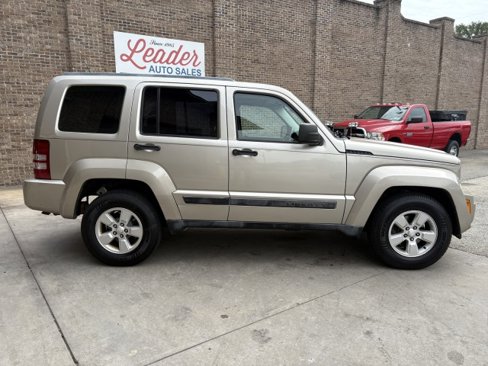 Used 2011 Jeep Liberty Sport image 3