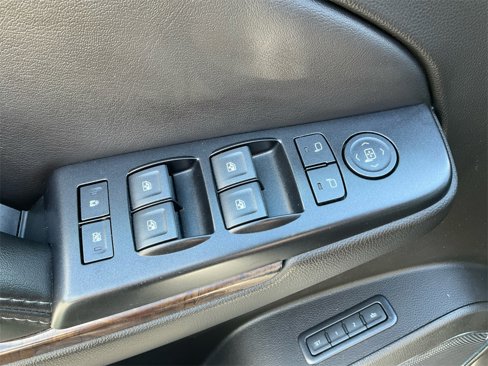 Used 2018 Chevrolet Suburban LT image 29