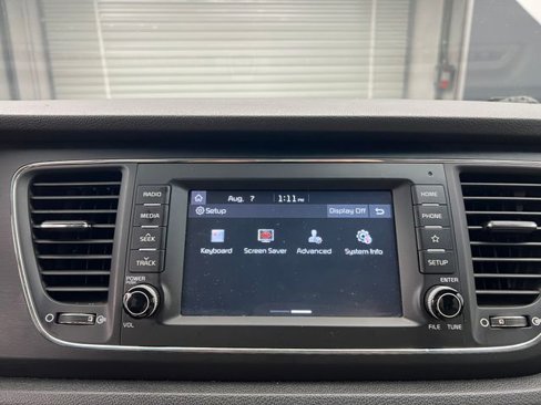 Used 2020 Kia Sedona LX image 34