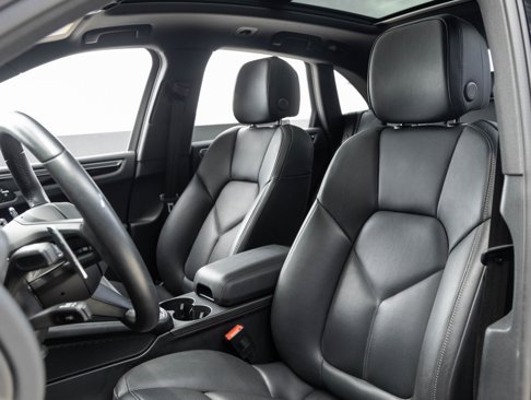Certified 2024 Porsche Macan image 5