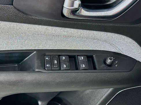 Used 2022 Jeep Compass Latitude image 23