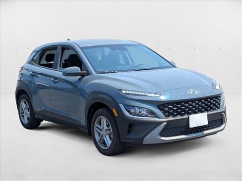 Used 2022 Hyundai Kona SE image 3