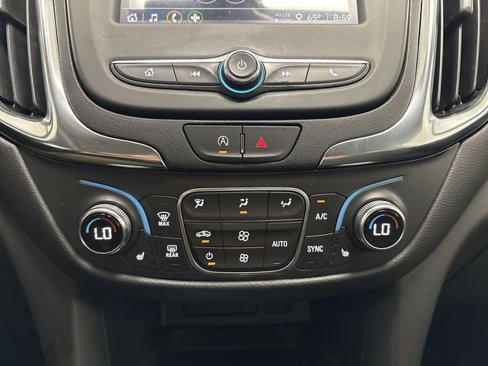 Used 2022 Chevrolet Equinox LT image 36