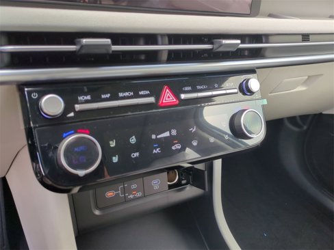 New 2025 Hyundai Elantra SE image 16