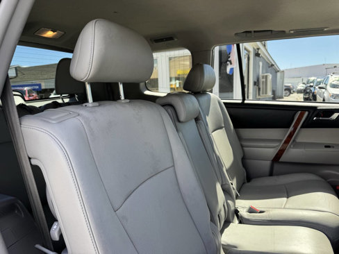 Used 2013 Toyota Highlander Limited image 33