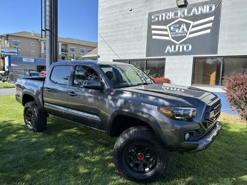 Used 2021 Toyota Tacoma TRD Off-Road w/ Technology Package image 2