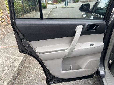 Used 2012 Toyota Highlander 4WD image 16