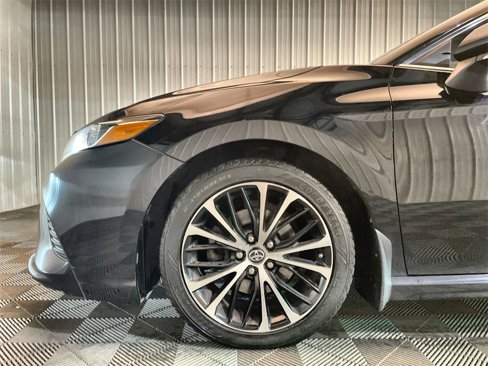 Used 2018 Toyota Camry SE image 29