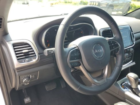 Used 2022 Jeep Grand Cherokee Laredo X image 10