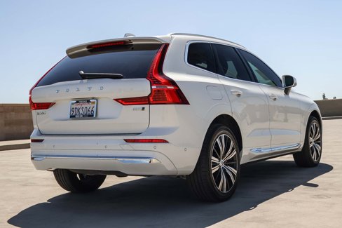 Used 2023 Volvo XC60 B5 Plus w/ Climate Package image 4