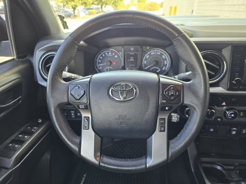 Used 2018 Toyota Tacoma TRD Sport image 19