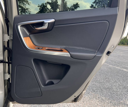 Used 2017 Volvo XC60 T5 Inscription w/ Advanced Package image 18