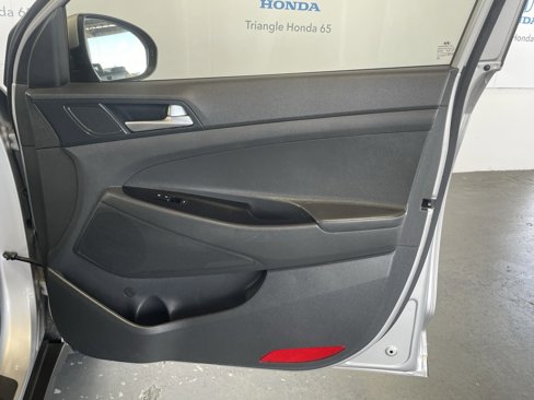 Used 2020 Hyundai Tucson SE image 19