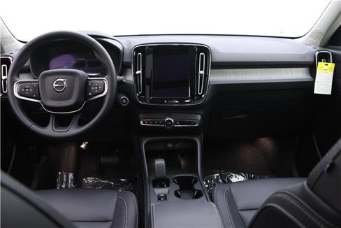 Certified 2025 Volvo XC40 B5 Core w/ Protection Package Premier image 11