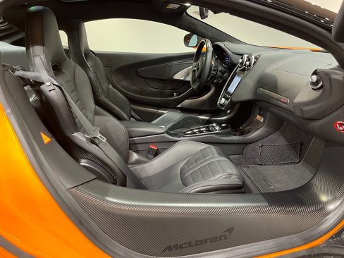 New 2025 McLaren GTS image 18