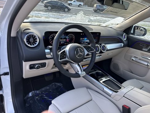 New 2025 Mercedes-Benz GLB 250 4MATIC image 13