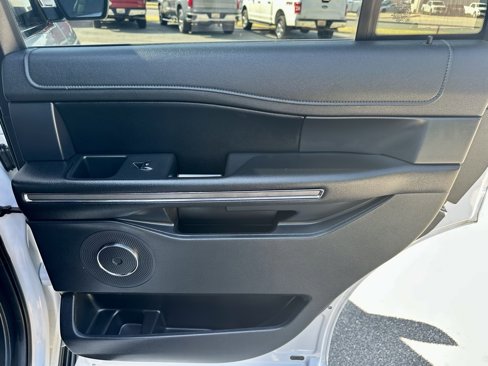 Used 2021 Ford Expedition XLT image 27
