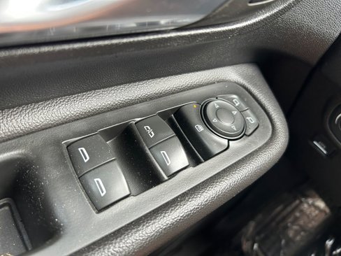 Used 2022 GMC Terrain SLT image 23